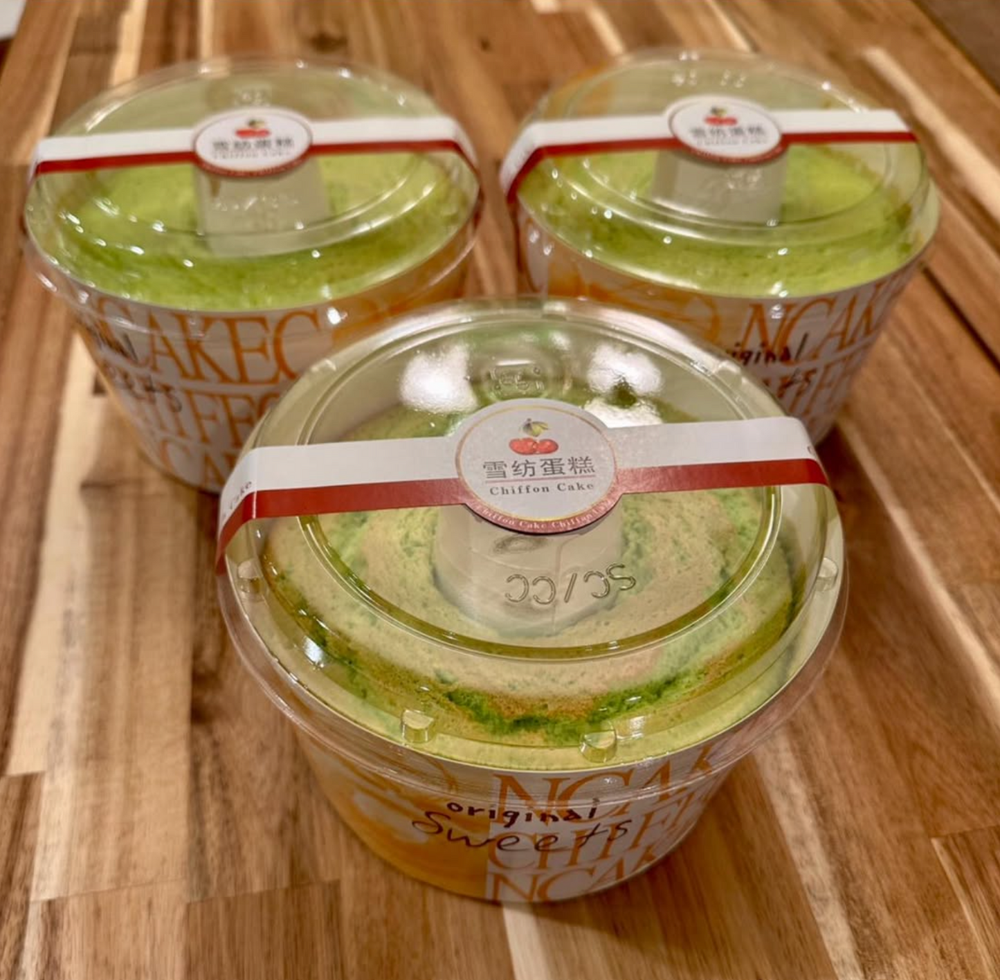 Pandan Chiffon Cakes