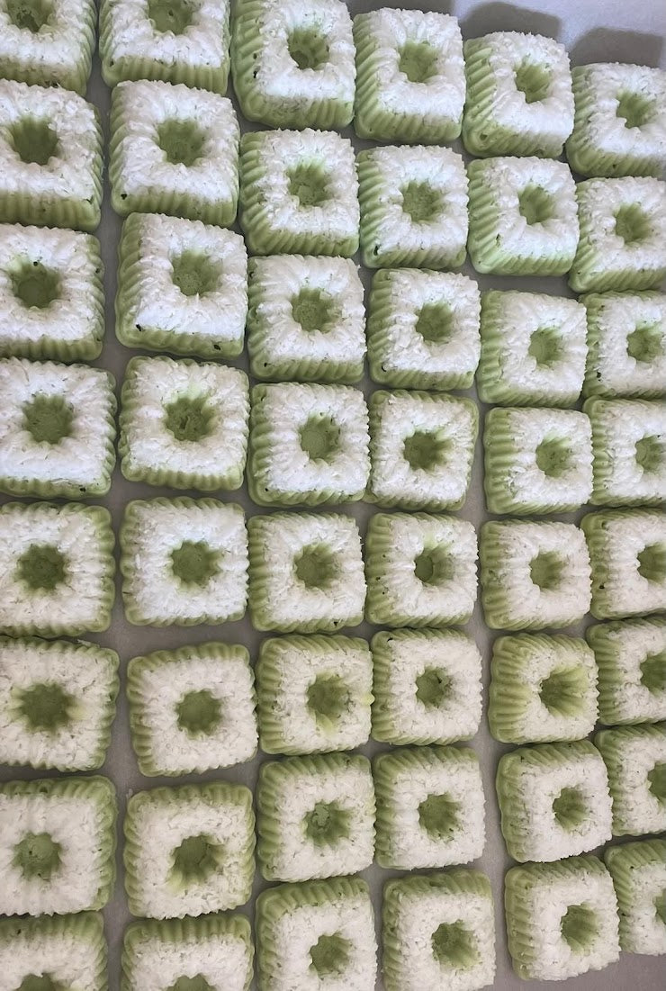 Steamed Pandan Coconut Cake (Putu Ayu) 8 pcs