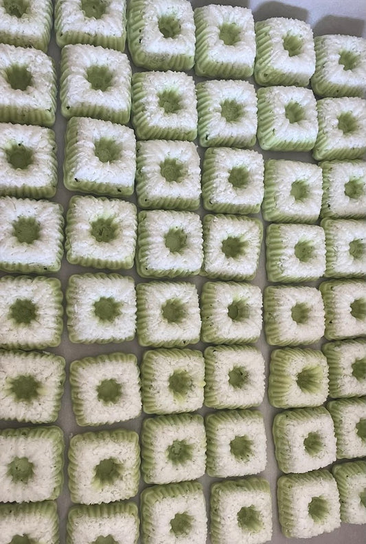 Steamed Pandan Coconut Cake (Putu Ayu) 8 pcs