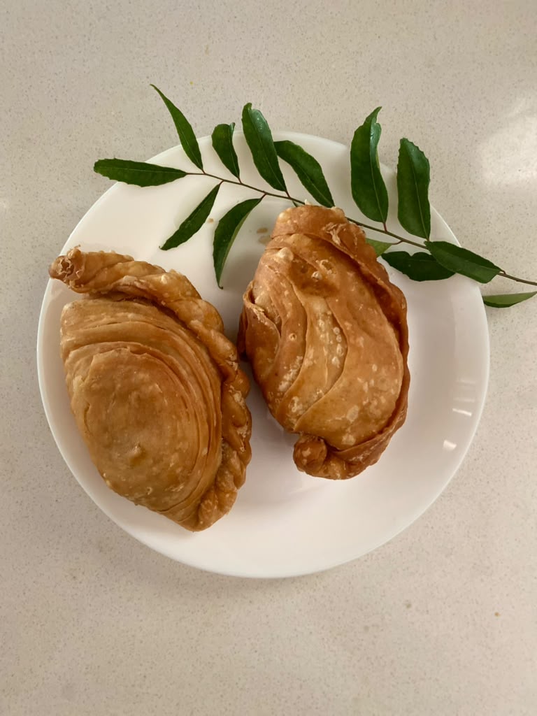 Singapore Chicken Curry Puff